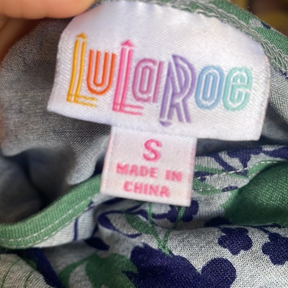 LuLaRoe long sleeve top 5 for $25 🤍💚 - Picture 2 of 2